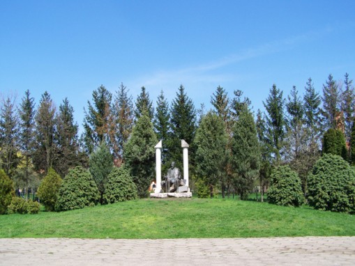 Az encsi Mileniumi park Aba Sámuel szobrával  - Milleniumi park